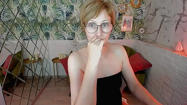 Snapshot of Paris_Cherry chatting on August 2026 06:11:01 PM Paris Cherry online show from August 2026 06:11:01 PM