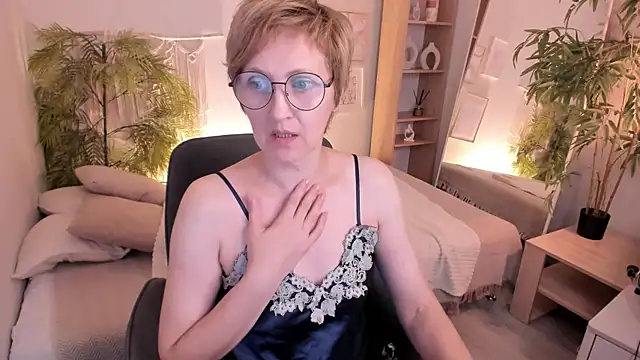 Snapshot of Paris_Cherry chatting on August 2026 06:21:01 PM Paris Cherry online show from August 2026 06:21:01 PM