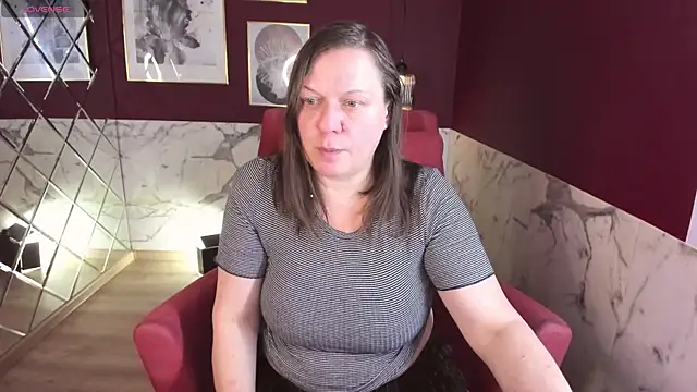 Snapshot of KellyPerfection chatting on April 2026 05:52:01 AM KellyPerfection online show from April 2026 05:52:01 AM