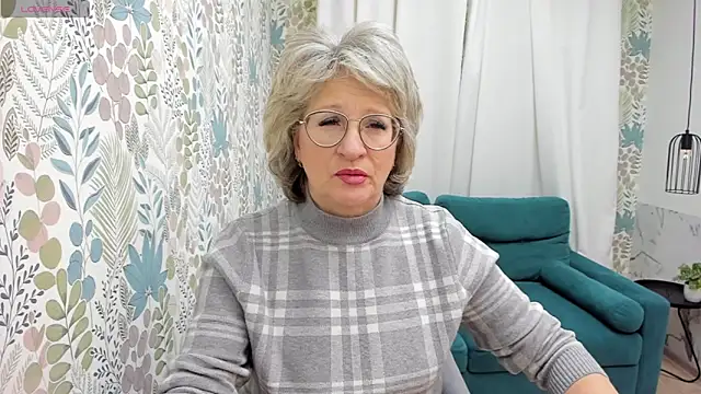 Snapshot of EvelynJoyful chatting on December 2024 05:05:02 AM EvelynJoyful online show from December 2024 05:05:02 AM