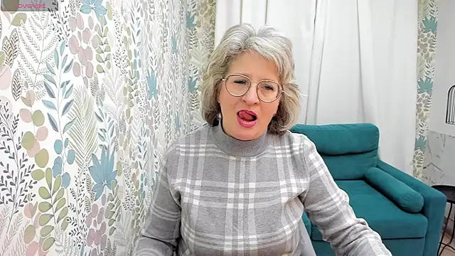 Snapshot of EvelynJoyful chatting on December 2024 04:53:02 AM EvelynJoyful online show from December 2024 04:53:02 AM