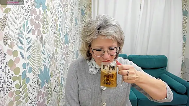 Snapshot of EvelynJoyful chatting on January 2025 05:14:02 AM EvelynJoyful online show from January 2025 05:14:02 AM