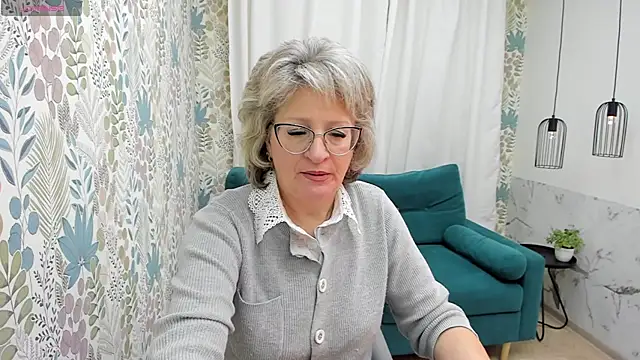 Snapshot of EvelynJoyful chatting on February 2025 05:18:02 AM EvelynJoyful online show from February 2025 05:18:02 AM