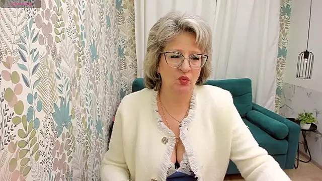 Snapshot of EvelynJoyful chatting on February 2025 08:18:02 AM EvelynJoyful online show from February 2025 08:18:02 AM