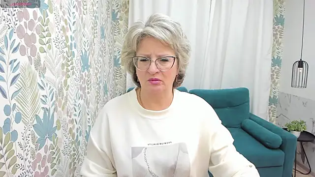 Snapshot of EvelynJoyful chatting on March 2025 08:15:01 AM EvelynJoyful online show from March 2025 08:15:01 AM