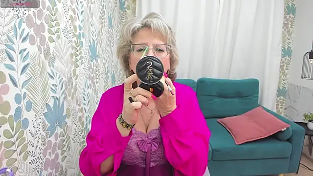 Snapshot of EvelynJoyful chatting on March 2025 11:51:02 AM EvelynJoyful online show from March 2025 11:51:02 AM