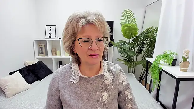 Snapshot of EvelynJoyful chatting on March 2025 05:30:01 AM EvelynJoyful online show from March 2025 05:30:01 AM