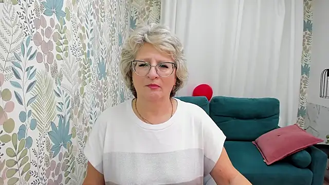 Snapshot of EvelynJoyful chatting on September 2025 06:35:01 AM EvelynJoyful online show from September 2025 06:35:01 AM