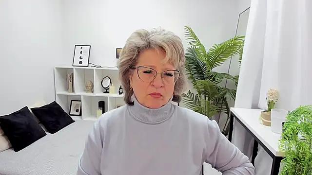 Snapshot of EvelynJoyful chatting on November 2025 05:08:02 AM EvelynJoyful online show from November 2025 05:08:02 AM