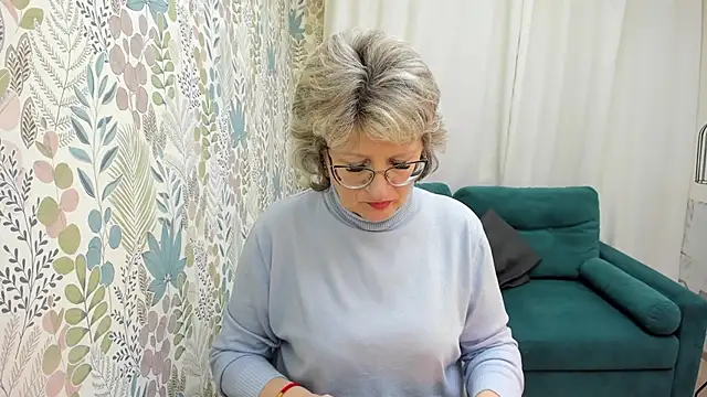 Snapshot of EvelynJoyful chatting on December 2025 04:54:01 AM EvelynJoyful online show from December 2025 04:54:01 AM