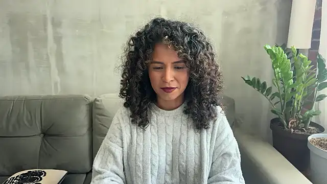 Snapshot of illaroom chatting on December 2024 07:22:01 PM illaroom online show from December 2024 07:22:01 PM