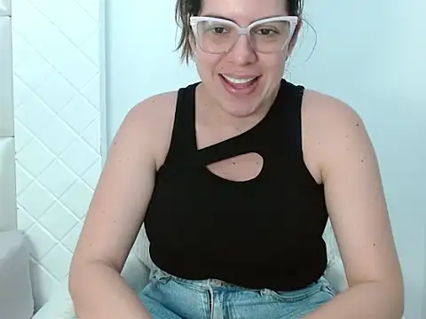 Snapshot of ashlymoon chatting on June 2026 11:49:01 PM ashlymoon online show from June 2026 11:49:01 PM