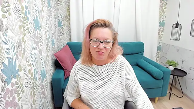 LeaPure online show from December 2024 04:05:02 PM