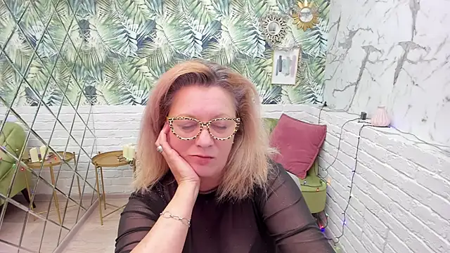 LeaPure online show from January 2025 11:43:02 AM