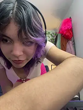 VaioletUwU online show from April 2026 09:57:02 AM