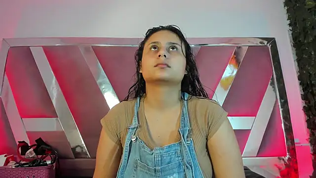 AbbyTaylorr online show from November 2025 09:14:01 PM