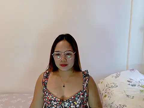 Snapshot of BURBERRY69 chatting on May 2026 06:52:01 AM BURBERRY69 online show from May 2026 06:52:01 AM