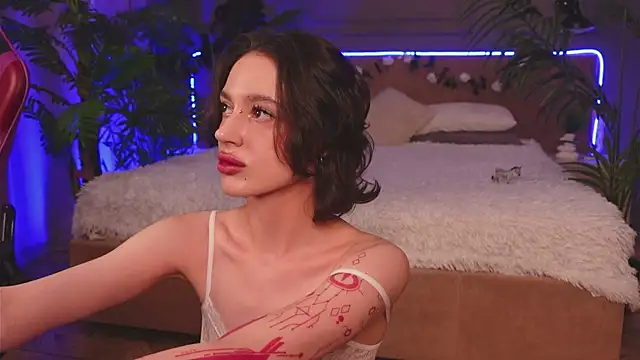 Devilinee online show from November 2025 06:19:02 AM