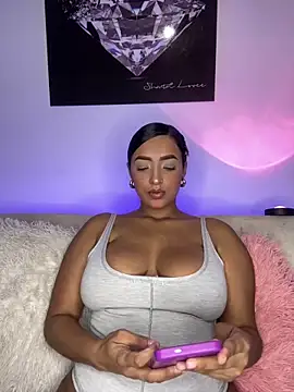 Snapshot of Shantal_Lovee chatting on January 2025 11:21:02 PM Shantal Lovee online show from January 2025 11:21:02 PM