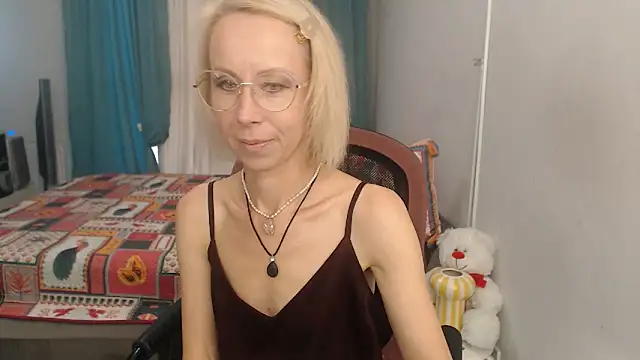 LuxuryNika online show from September 2025 02:40:01 PM