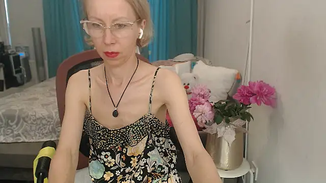 Snapshot of LuxuryNika chatting on June 2026 04:05:02 PM LuxuryNika online show from June 2026 04:05:02 PM