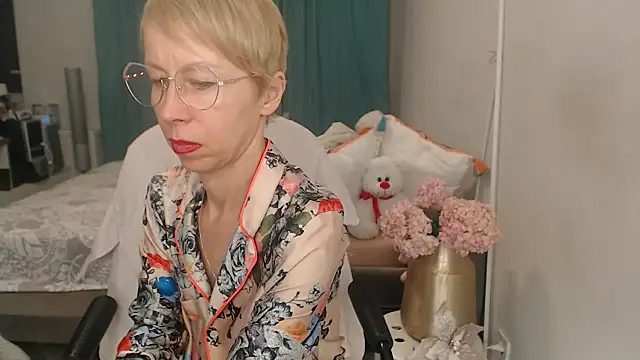 Snapshot of LuxuryNika chatting on June 2026 06:53:02 PM LuxuryNika online show from June 2026 06:53:02 PM