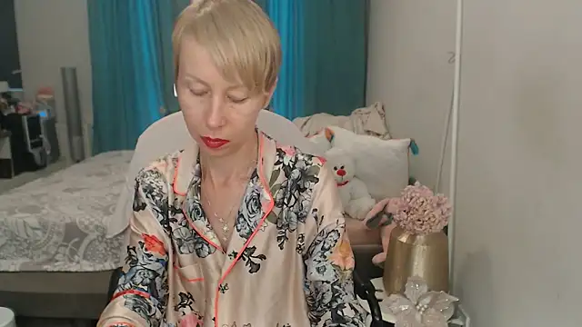 Snapshot of LuxuryNika chatting on July 2026 01:39:02 PM LuxuryNika online show from July 2026 01:39:02 PM