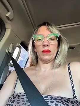 Gatitacarlita online show from April 2026 07:56:01 PM