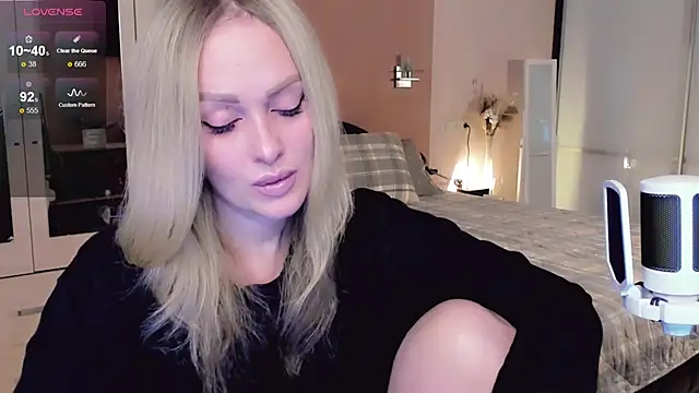 Libby Nora online show from November 2025 10:26:01 AM