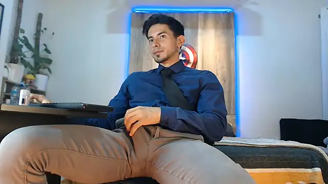 Andrew 4  online show from February 2026 01:23:01 AM