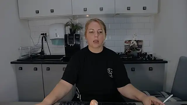 erikaerika online show from September 2025 08:16:02 AM