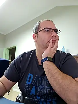 Andrew1900529 online show from December 2024 01:55:02 PM