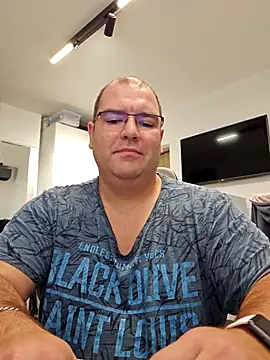 Andrew1900529 online show from October 2025 07:20:01 PM