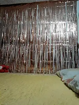 Snapshot of LUNAdeMARTE chatting on November 2025 12:42:01 AM LUNAdeMARTE online show from November 2025 12:42:01 AM