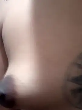 Snapshot of LUNAdeMARTE chatting on December 2025 09:56:02 PM LUNAdeMARTE online show from December 2025 09:56:02 PM