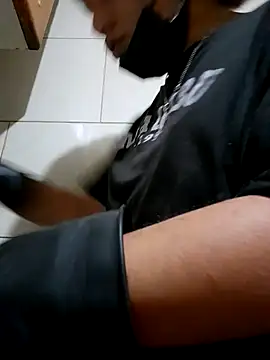 Snapshot of LUNAdeMARTE chatting on January 2026 11:53:01 PM LUNAdeMARTE online show from January 2026 11:53:01 PM