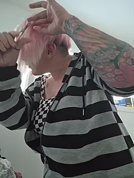 PinkTheHawk online show from June 2026 04:38:02 AM