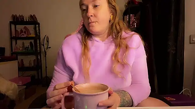 kisicaxx online show from November 2025 06:30:02 PM