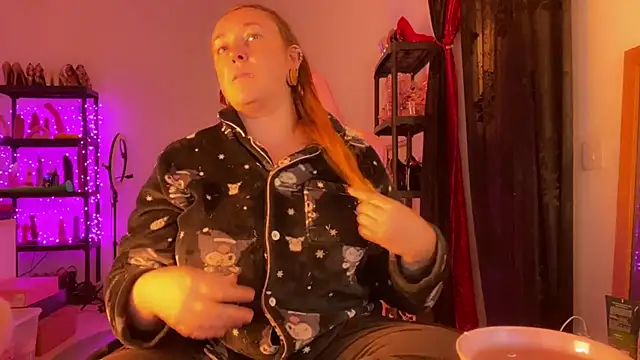 kisicaxx online show from November 2025 06:29:01 PM