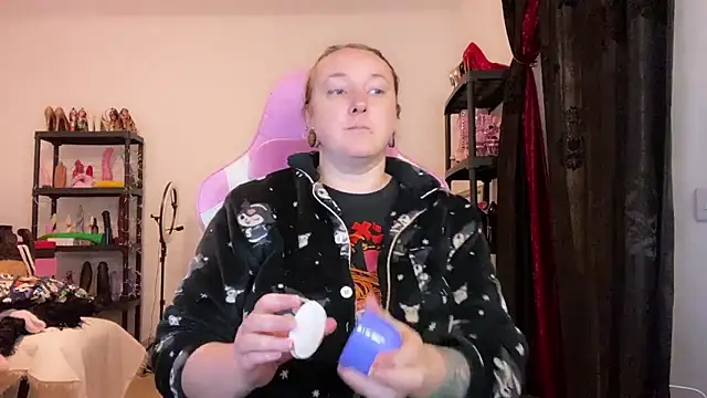 kisicaxx online show from January 2026 04:45:02 PM