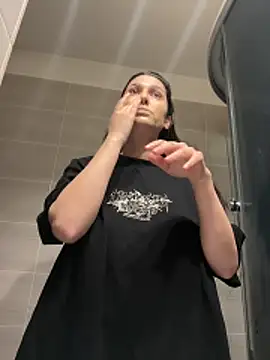 Snapshot of IrisBlues chatting on December 2025 04:58:02 PM IrisBlues online show from December 2025 04:58:02 PM