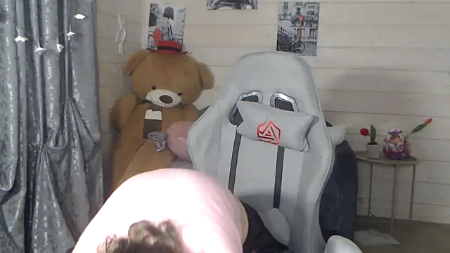 RubiLakros online show from November 2025 12:08:02 PM