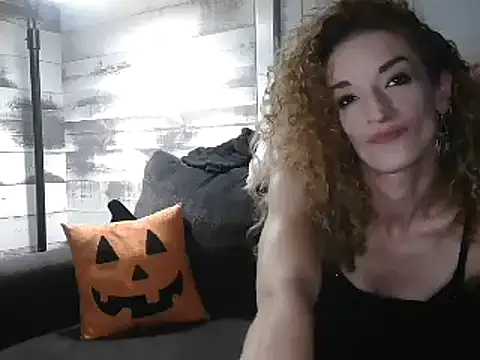Snapshot of AshleyRain chatting on October 2025 06:12:01 AM AshleyRain online show from October 2025 06:12:01 AM
