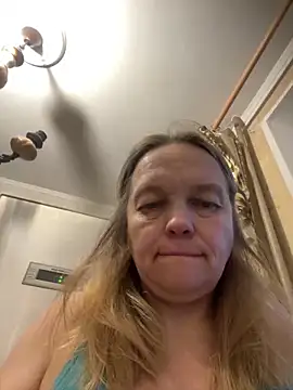 Susanel online show from January 2025 01:41:01 PM