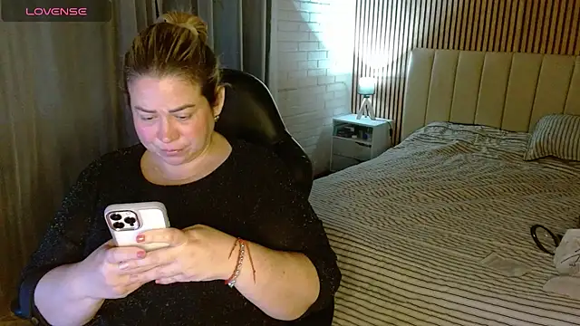 bella savati online show from November 2025 10:32:01 PM