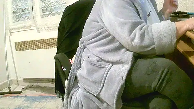 Snapshot of douceur63 chatting on December 2025 11:48:02 AM douceur63 online show from December 2025 11:48:02 AM