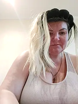 Snapshot of VeronikaBless chatting on September 2025 09:34:02 AM VeronikaBless online show from September 2025 09:34:02 AM