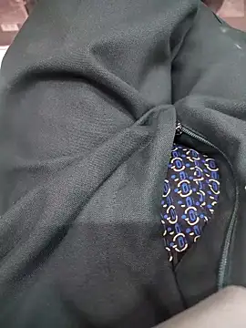 rocksred1 online show from April 2026 06:01:01 PM