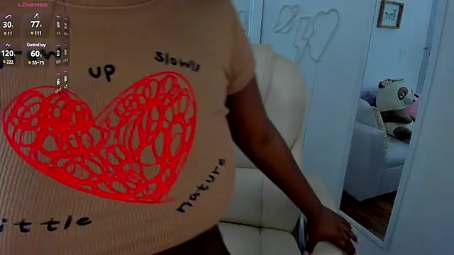 Snapshot of zobe_love chatting on March 2025 11:01:02 PM zobe love online show from March 2025 11:01:02 PM