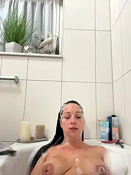 Viola Beck online show from October 2025 06:52:01 PM